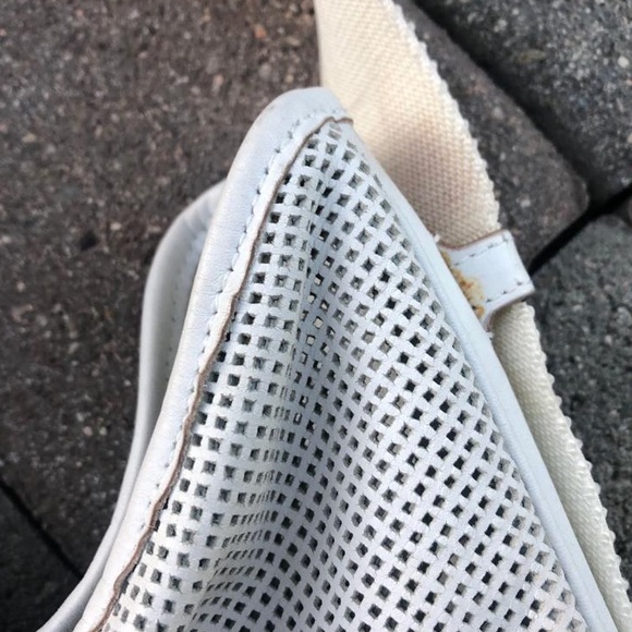 White Leather and Gold Hardware Shoulder Purse - Picture 3 of 13